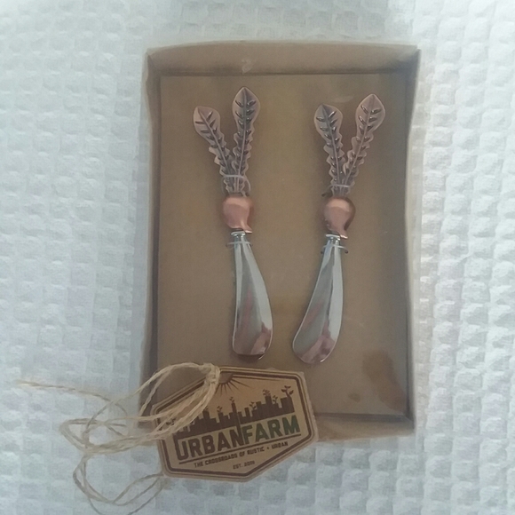 URBANFARM Spreaders With Beet Handles - Picture 1 of 3